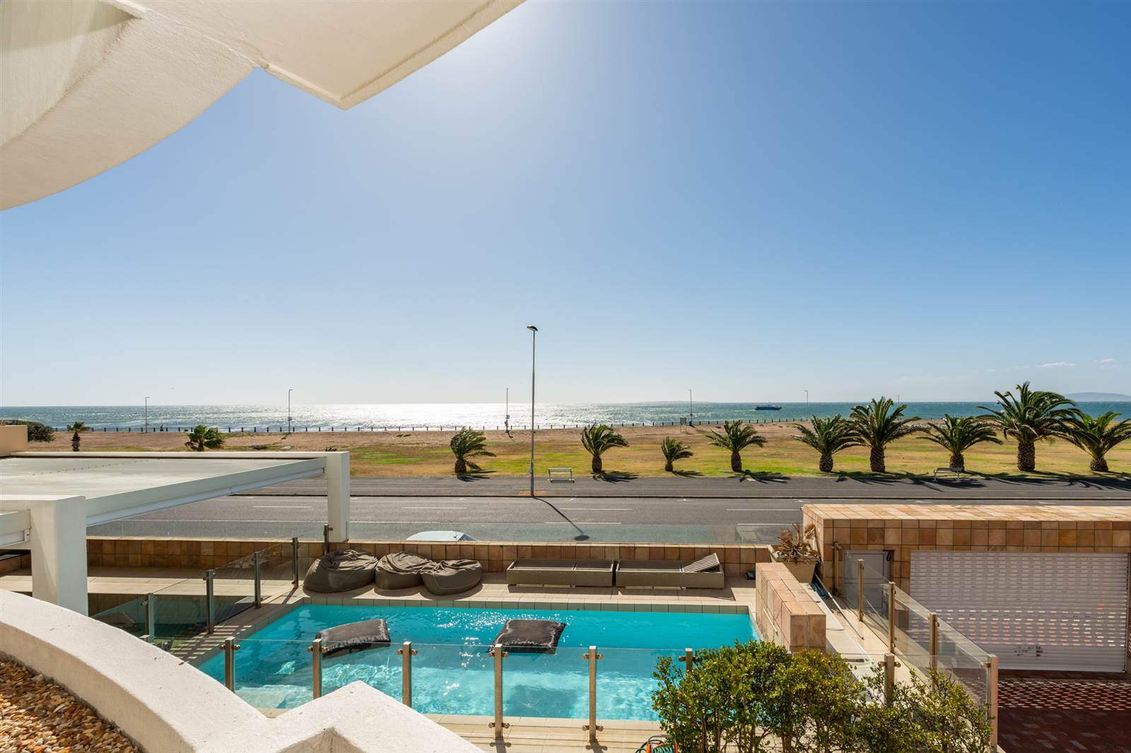4 Bed Apartment in Mouille Point photo number 5