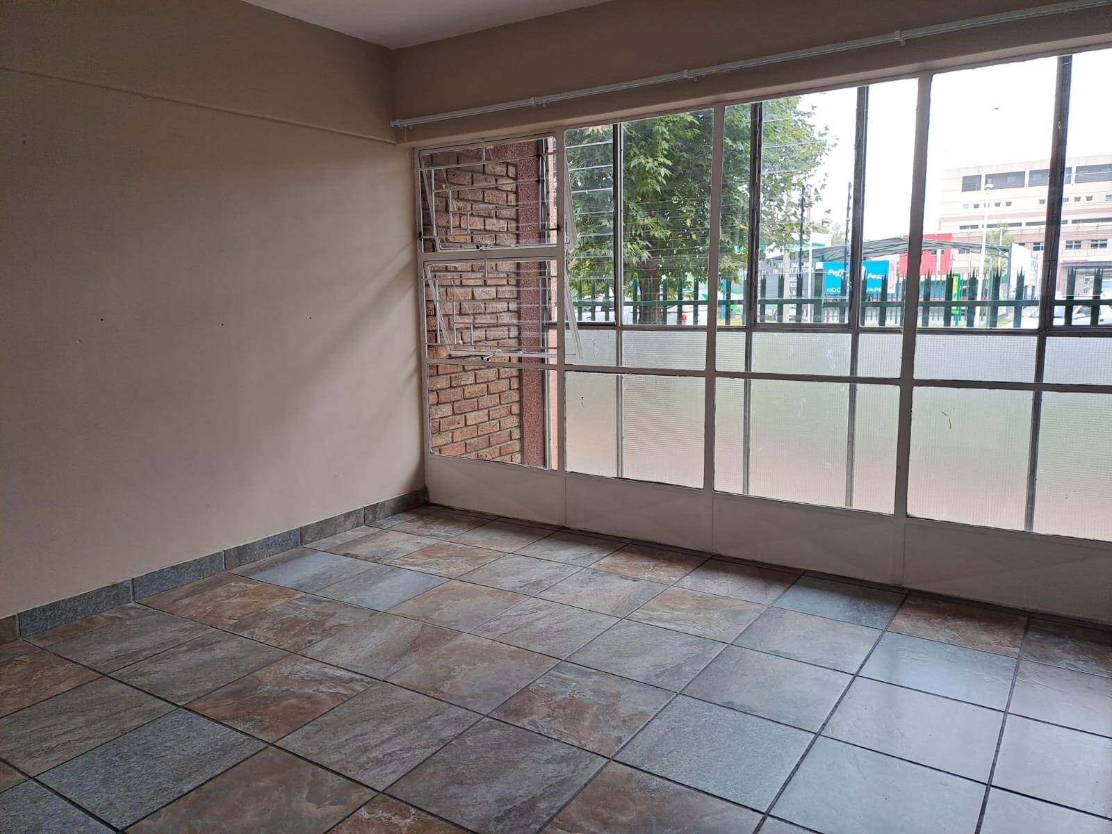 2 Bed Apartment in Benoni Central photo number 12