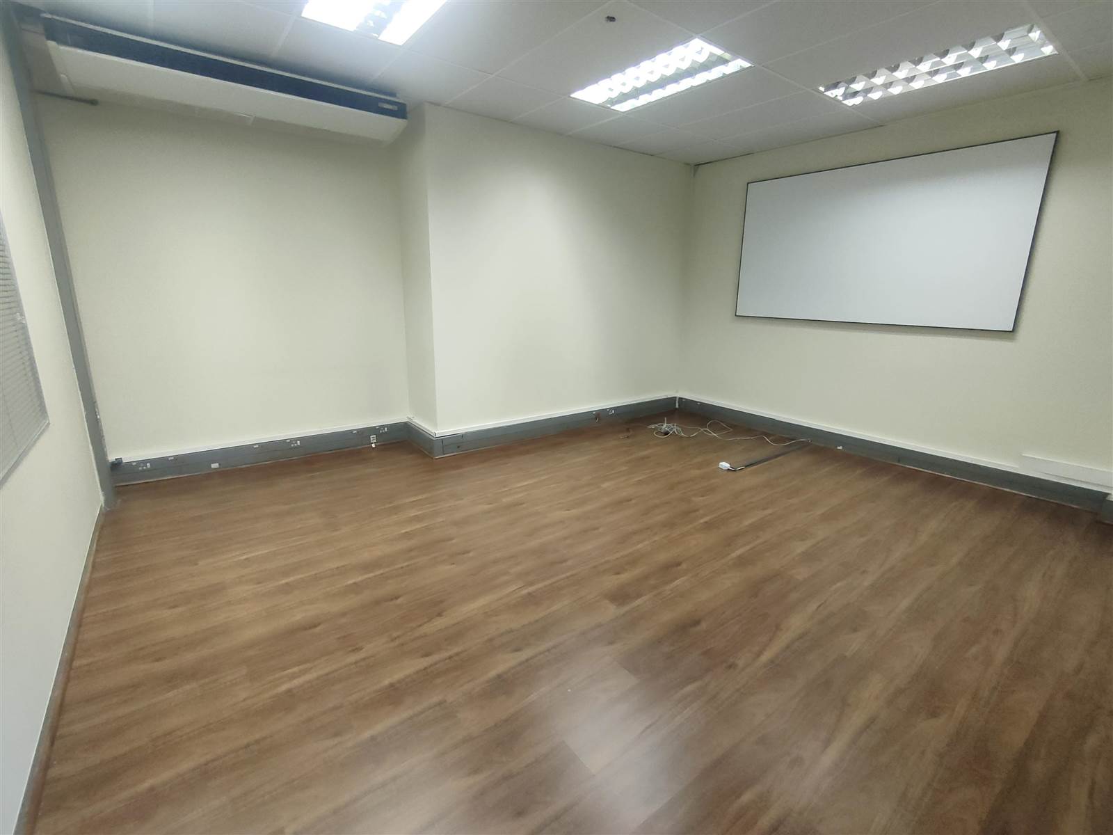 877  m² Commercial space in Tyger Valley photo number 15