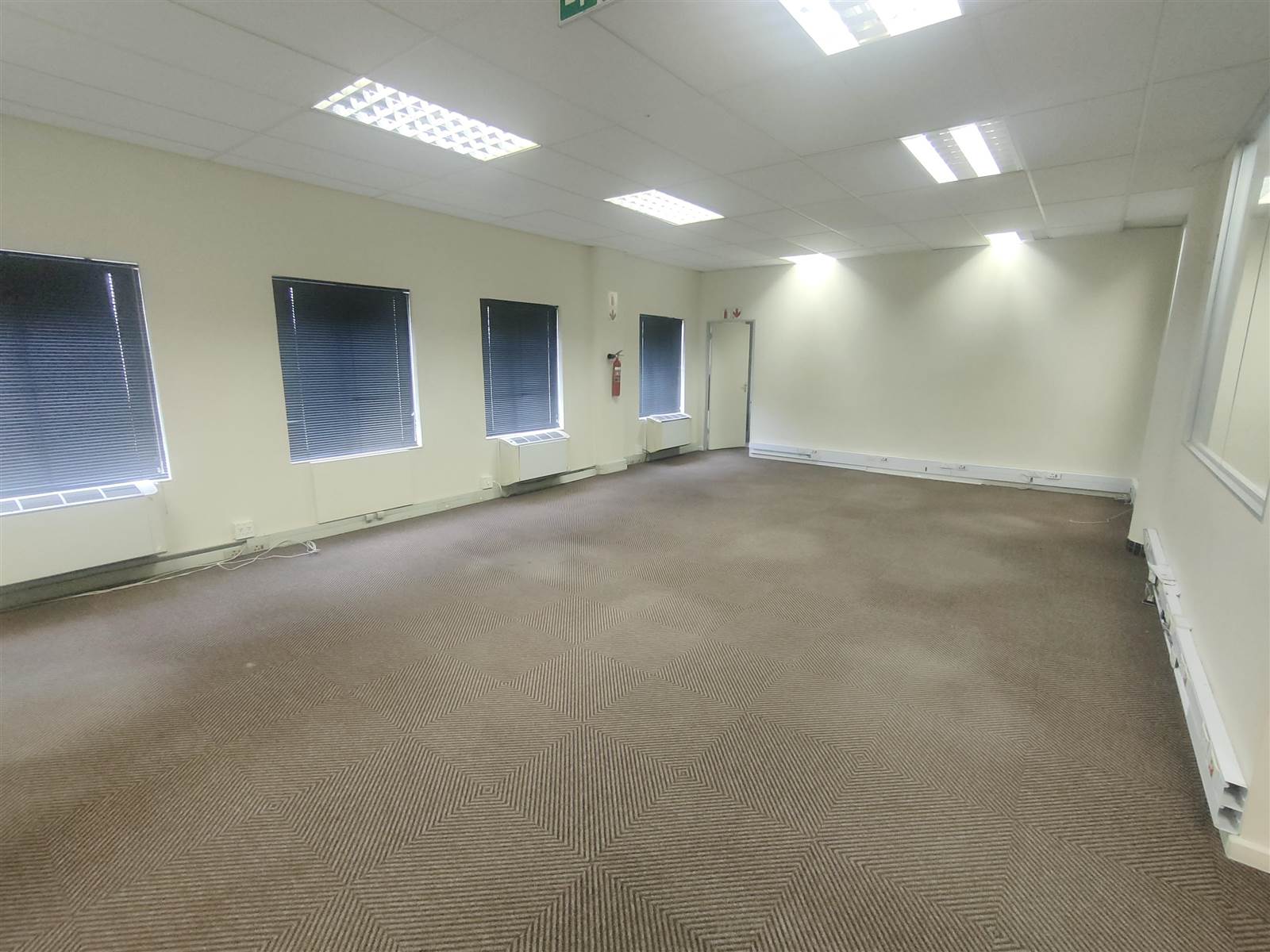 877  m² Commercial space in Tyger Valley photo number 28