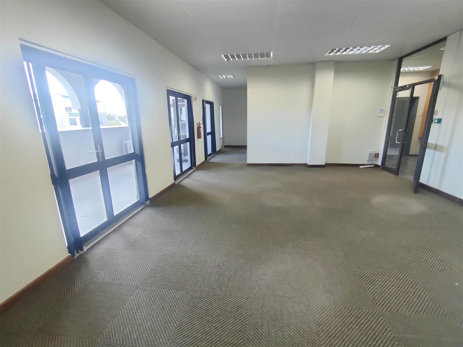 877  m² Commercial space in Tyger Valley photo number 4