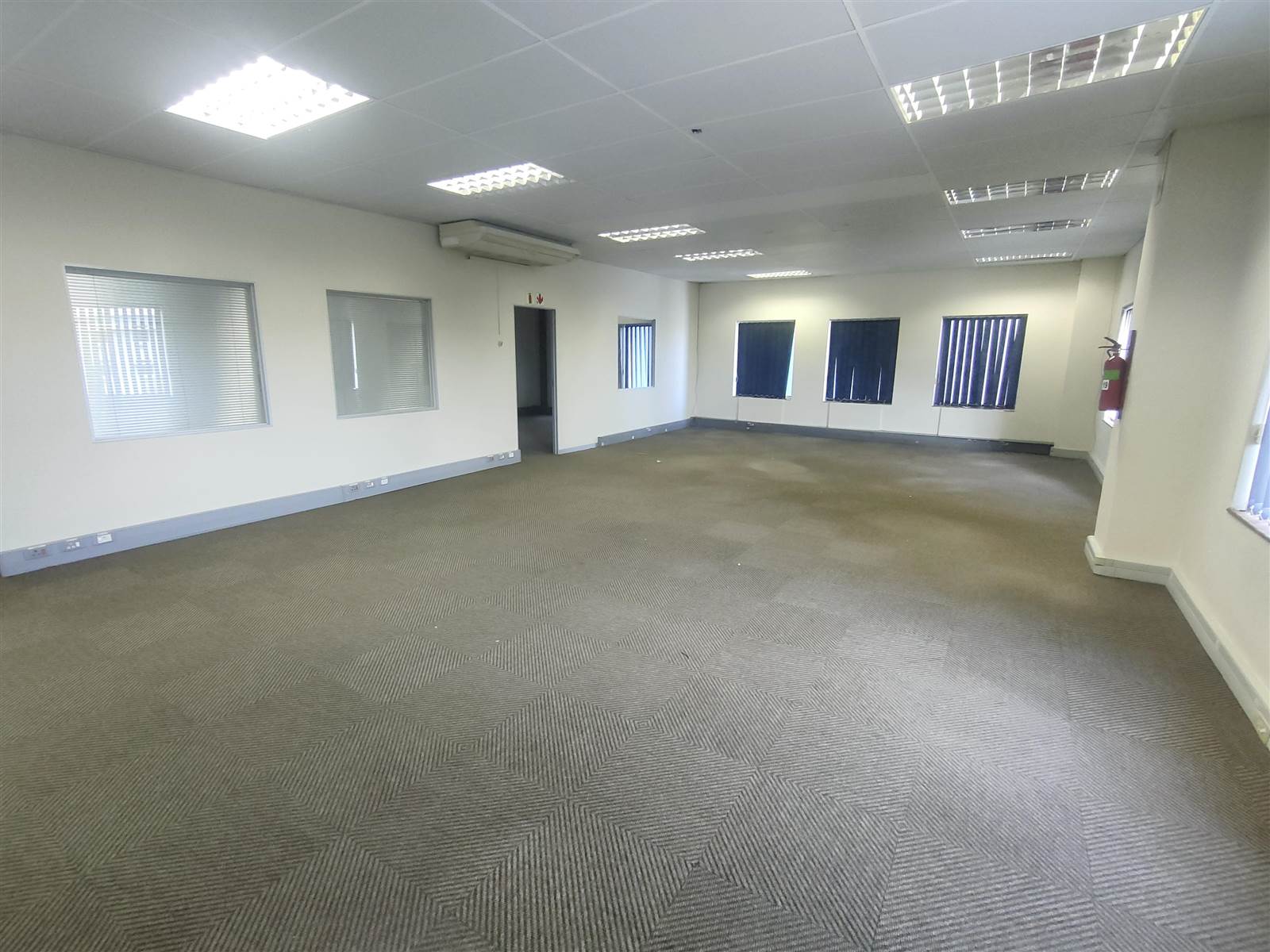 877  m² Commercial space in Tyger Valley photo number 14