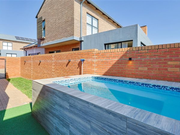 3 Bedroom Townhouse 3 Bedroom Townhouse