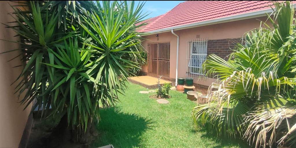 4 Bed House in Boksburg South photo number 11