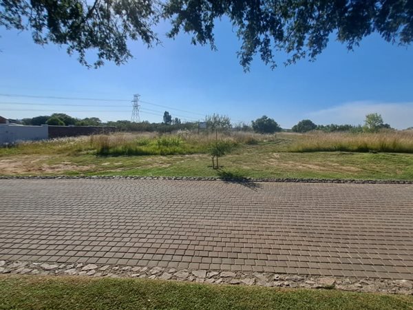 5 000 m² Land