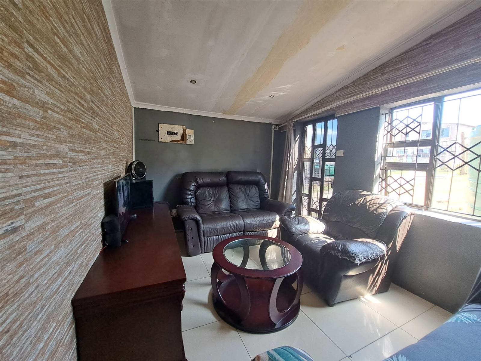2 Bed House in Kwandengezi photo number 13