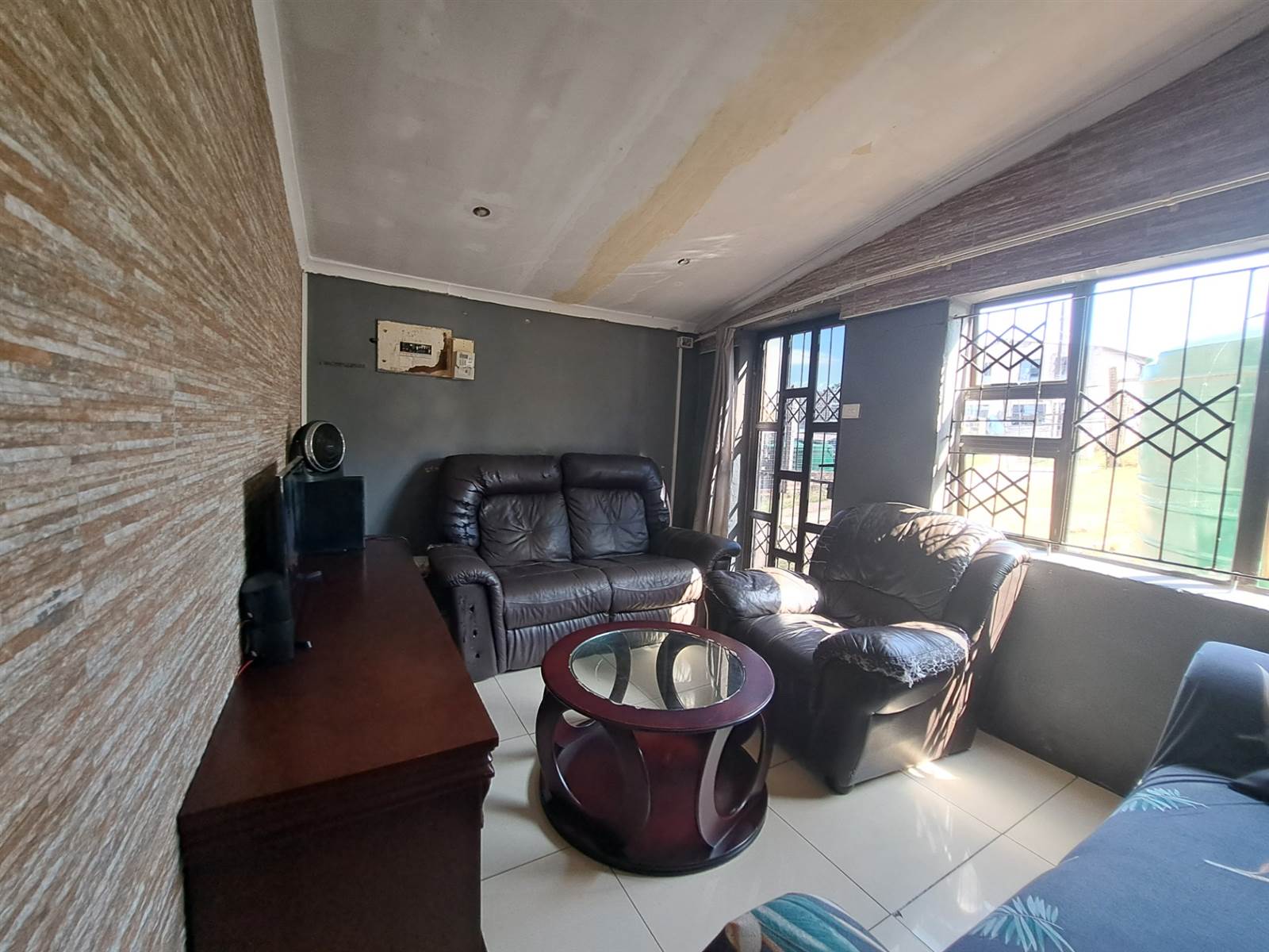 2 Bed House in Kwandengezi photo number 14