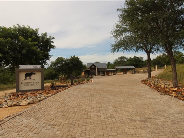 2 405 m² Land 2 405 m² Land