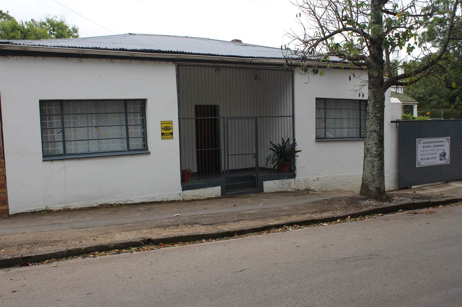 3 Bed House in Grahamstown Central photo number 3