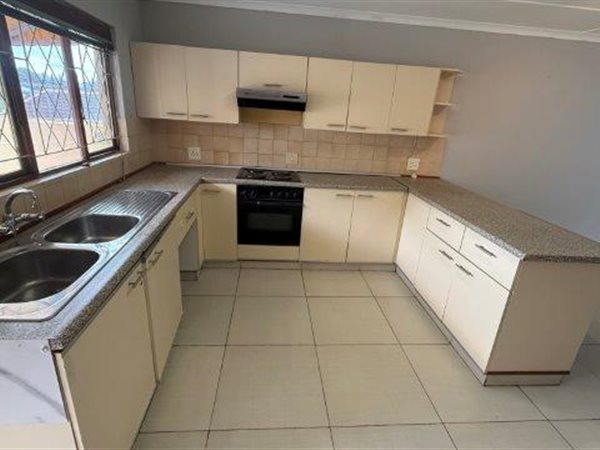 3 Bedroom Townhouse 3 Bedroom Townhouse