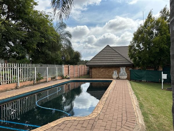 6 Bed House in Blanchville