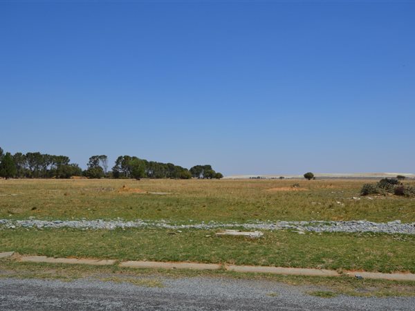 1 666 m² Land