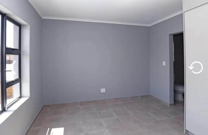1 Bed Apartment in Grobler Park photo number 5
