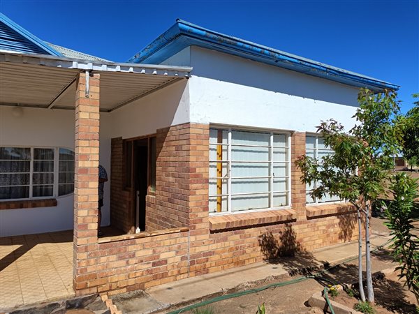 4 Bedroom House 4 Bedroom House
