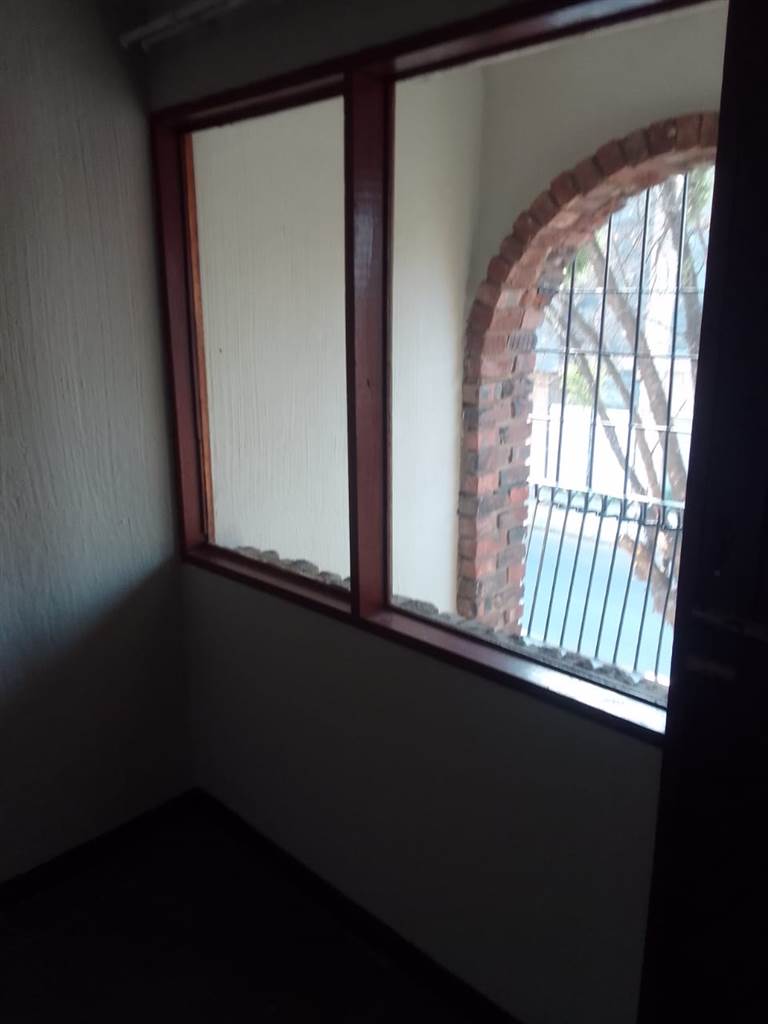 2 Bed Apartment in Brakpan Central photo number 17