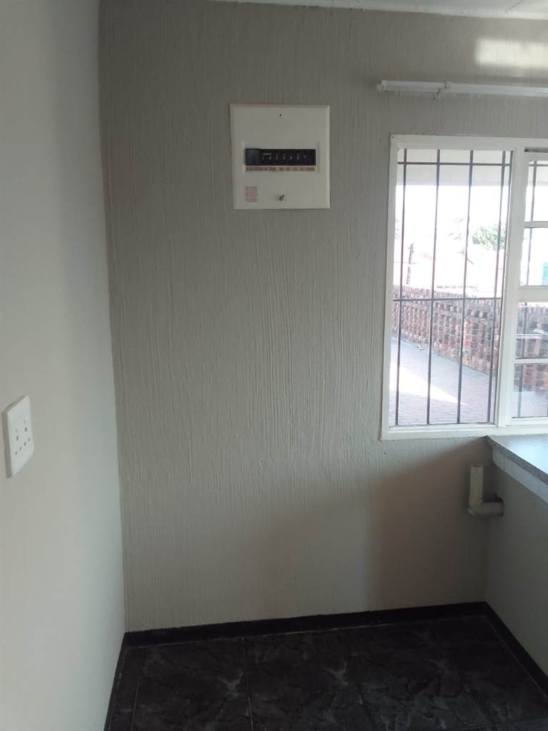2 Bed Apartment in Brakpan Central photo number 12