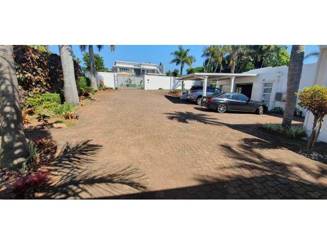 3 Bed House in Umhlanga Rocks photo number 2