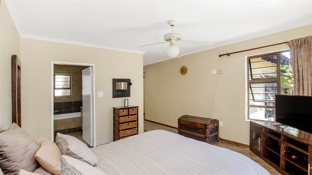 4 Bed House in Jukskei Park photo number 18