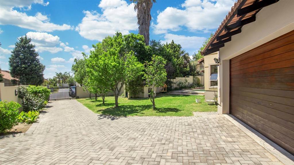4 Bed House in Jukskei Park photo number 24