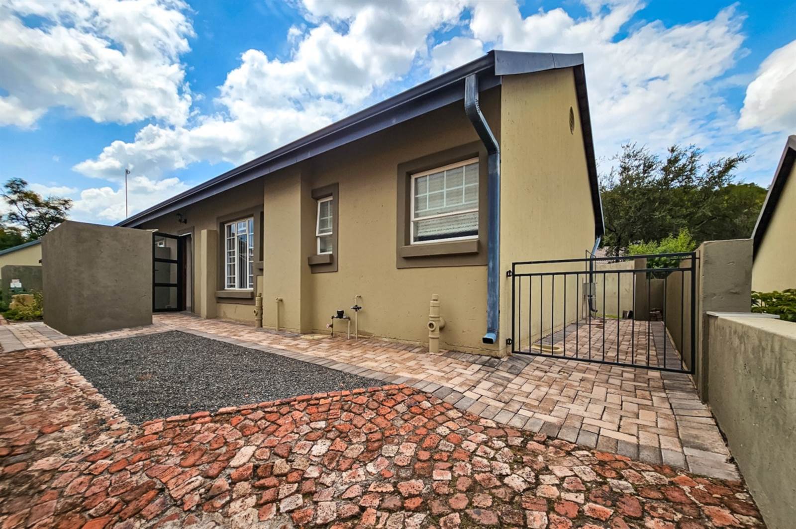 3 Bed Townhouse in Mookgophong (Naboomspruit) photo number 18