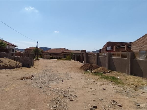 450 m² Land available in Mankweng