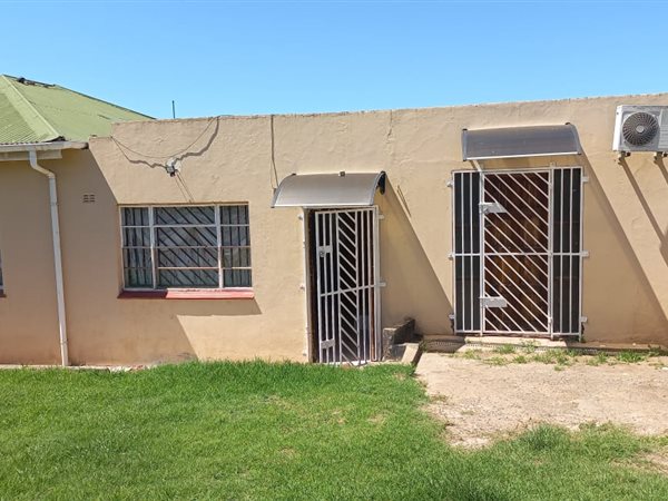 90  m² Commercial space in Hillcrest