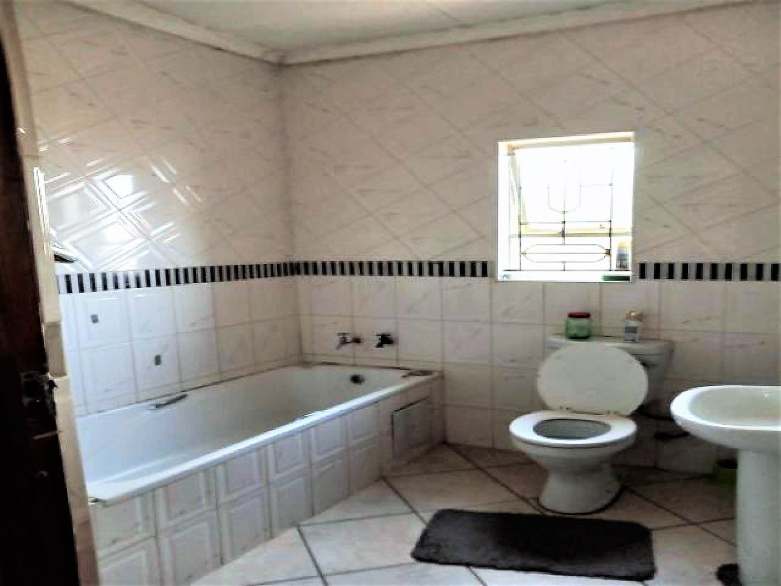 3 Bed House in Pretoria North photo number 13