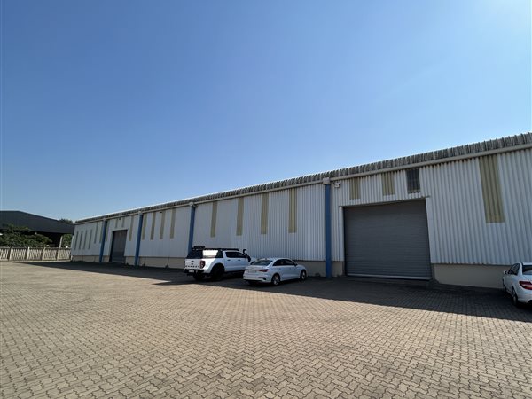 871  m² Industrial space