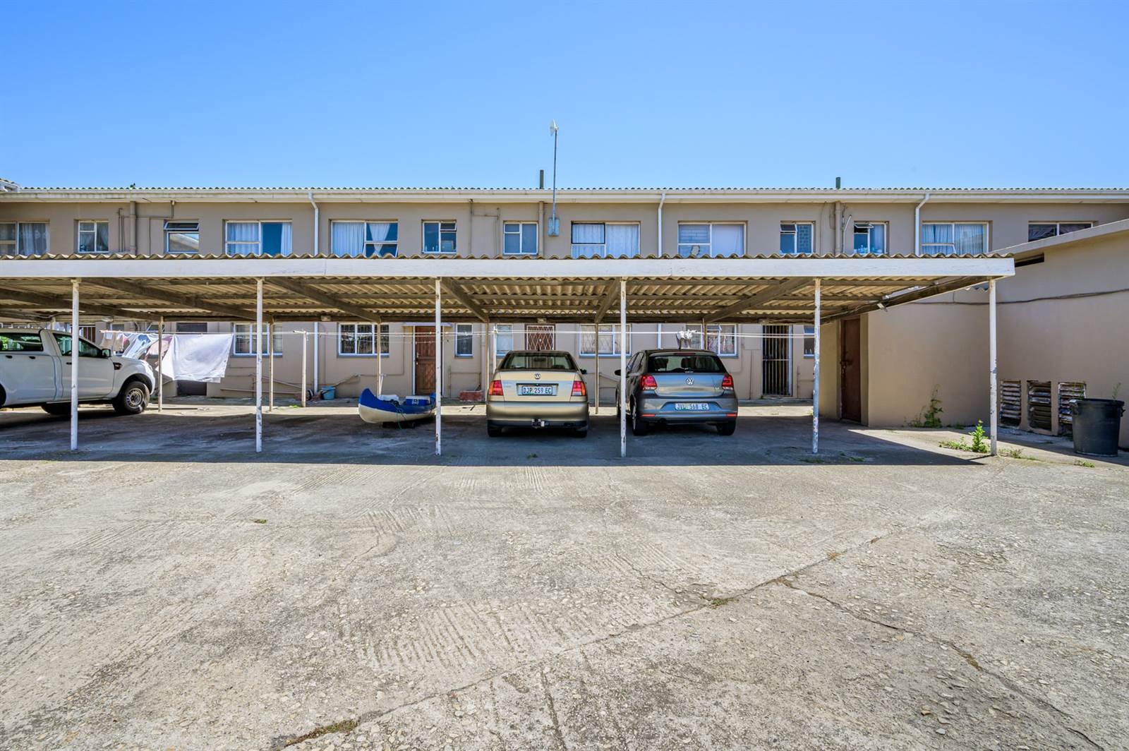 2 Bed Apartment in Bethelsdorp photo number 6