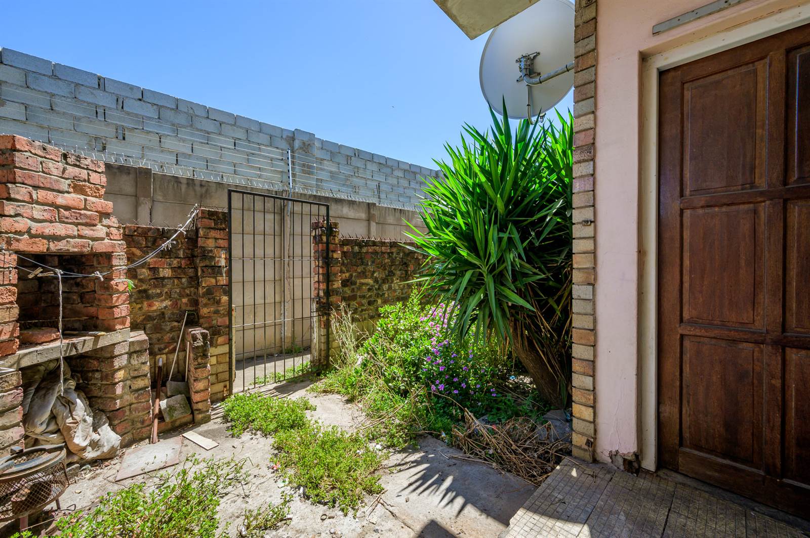 2 Bed Apartment in Bethelsdorp photo number 22