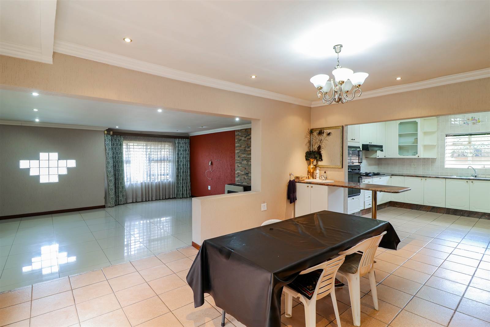 4 Bed House in Lenasia photo number 13