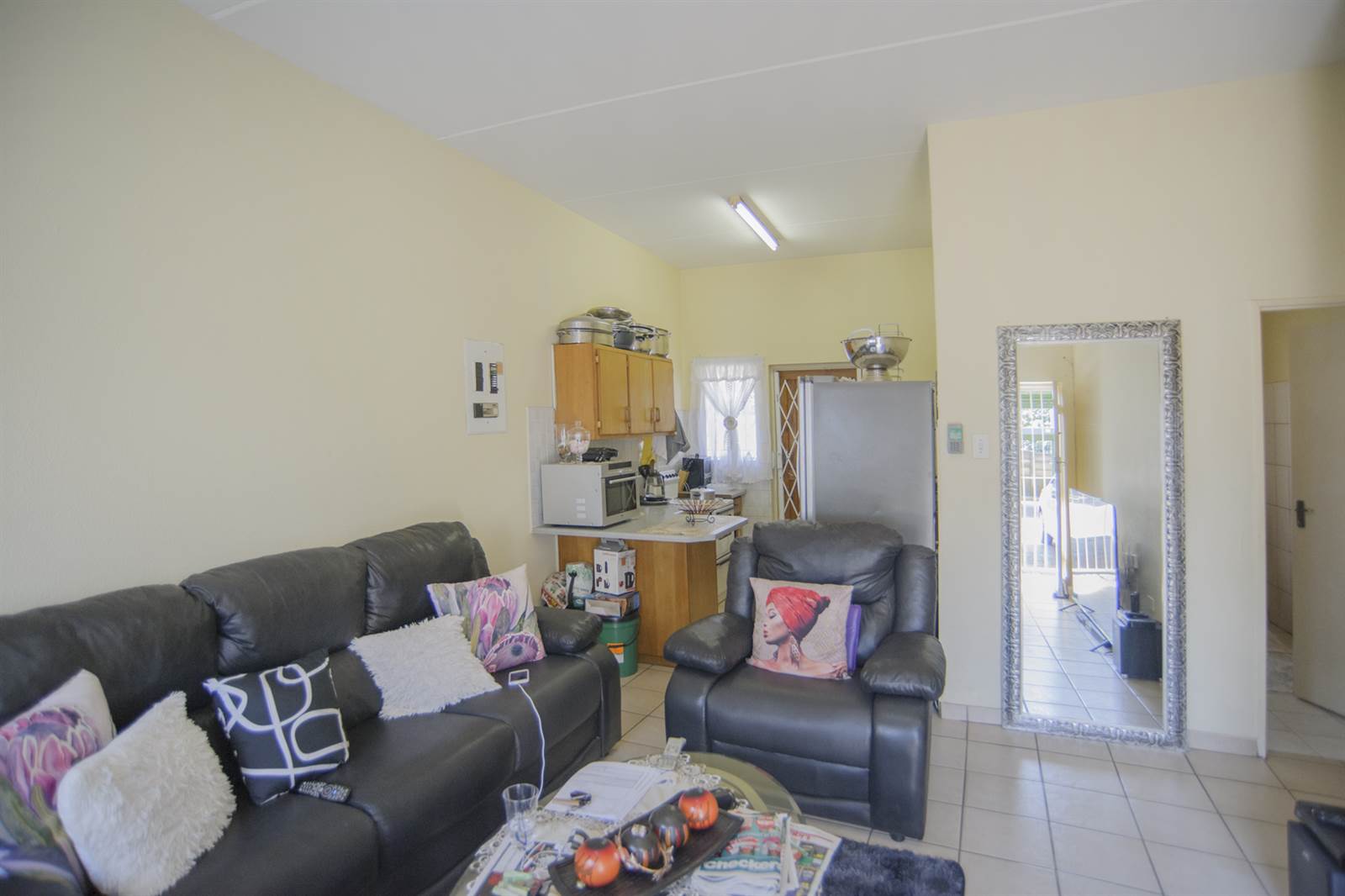 2 Bed House in Rensburg photo number 4