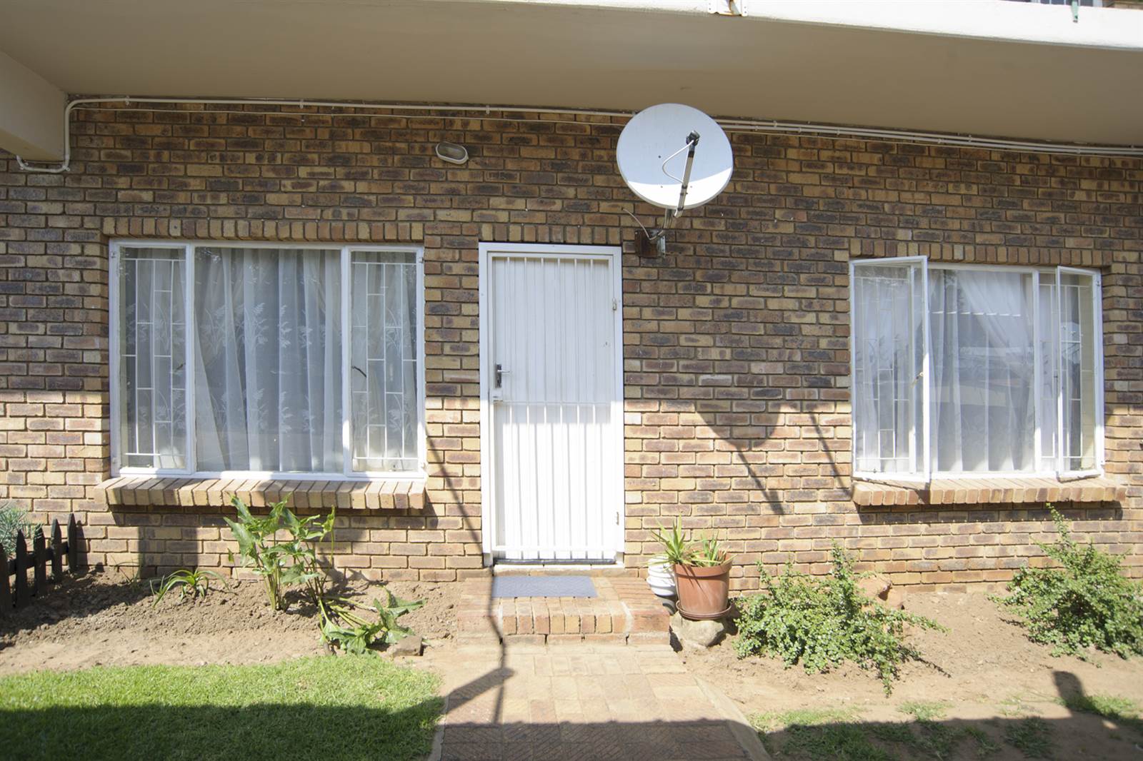 2 Bed House in Rensburg photo number 1