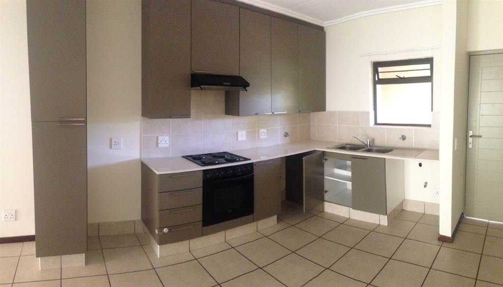 2 Bed Townhouse in Bryanston photo number 1