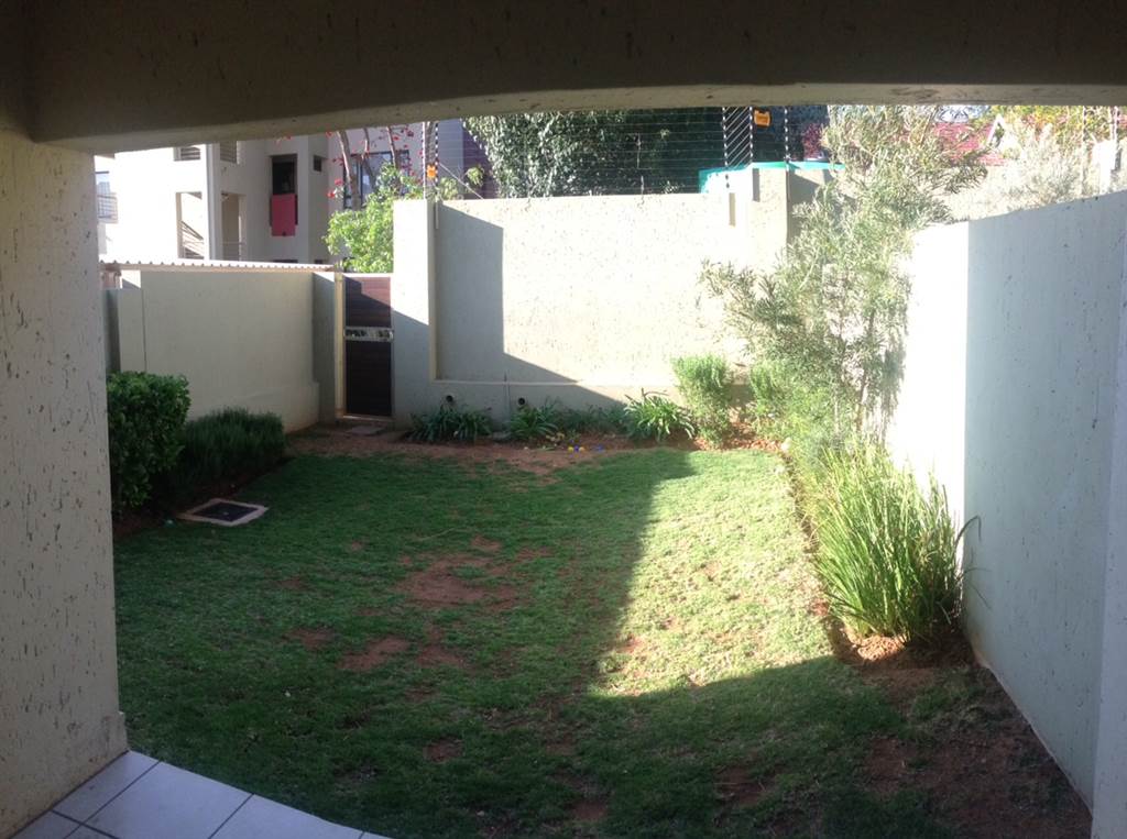 2 Bed Townhouse in Bryanston photo number 3