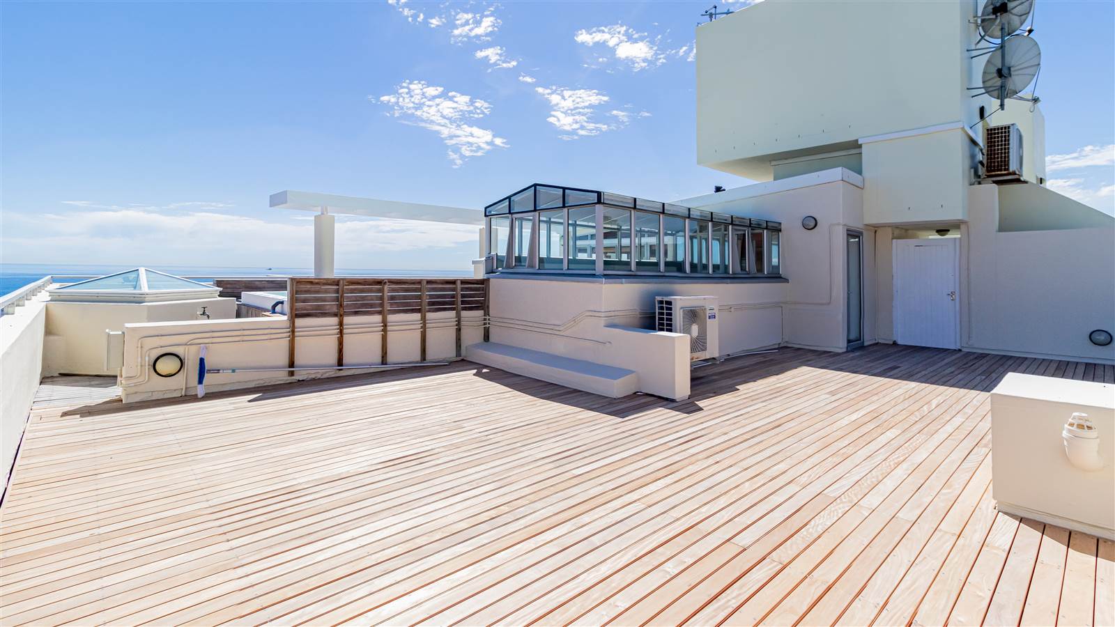 4 Bed Penthouse in Sea Point photo number 5