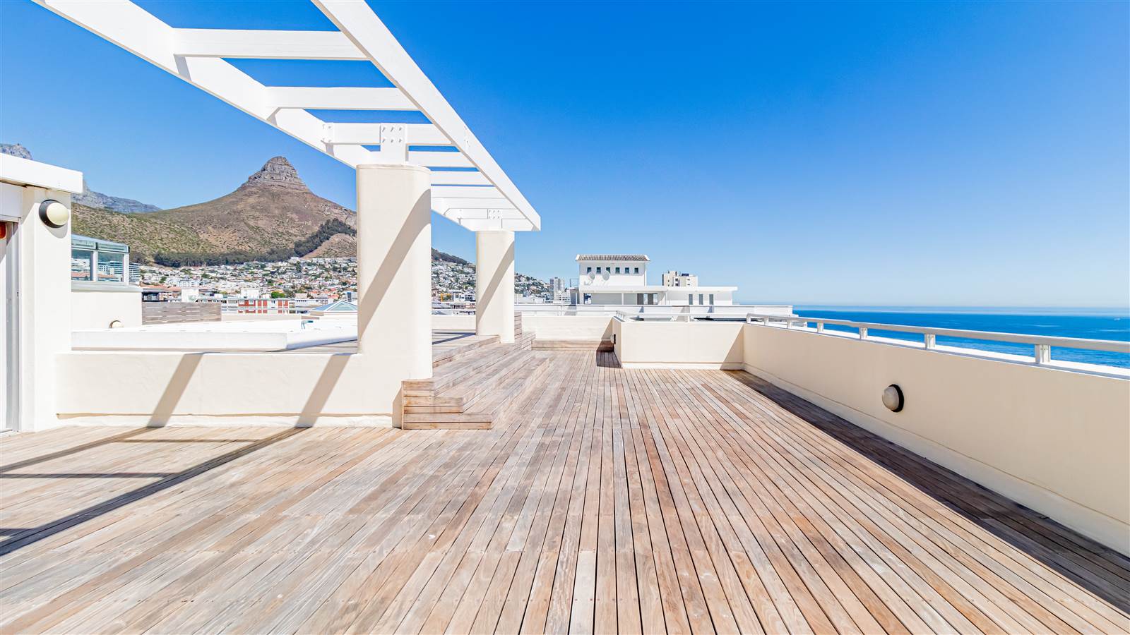 4 Bed Penthouse in Sea Point photo number 8