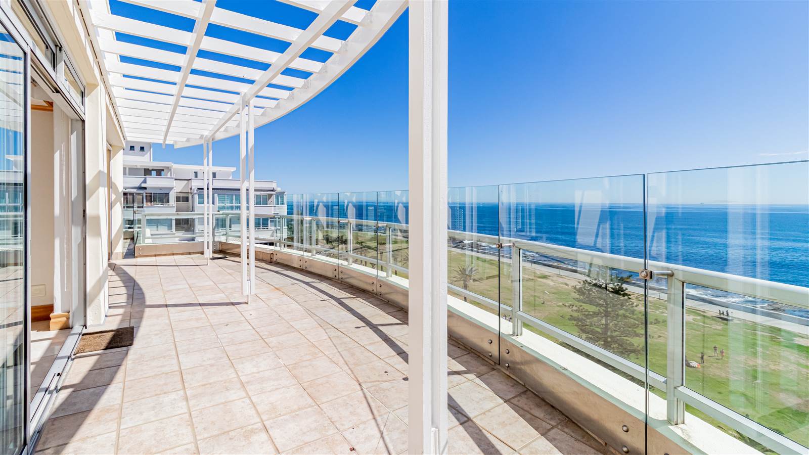 4 Bed Penthouse in Sea Point photo number 18