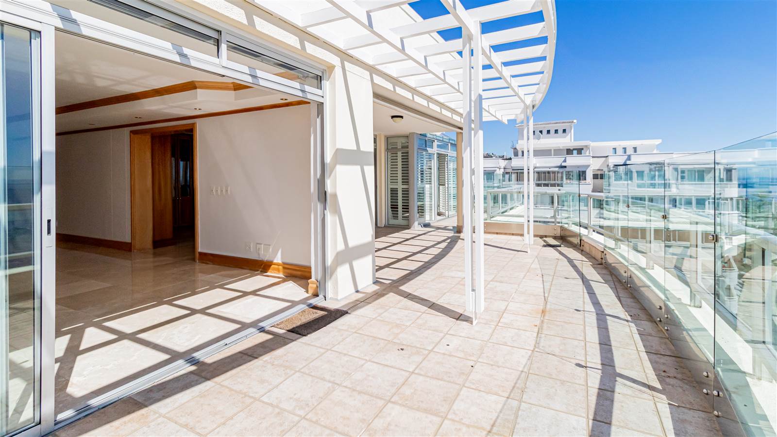 4 Bed Penthouse in Sea Point photo number 19