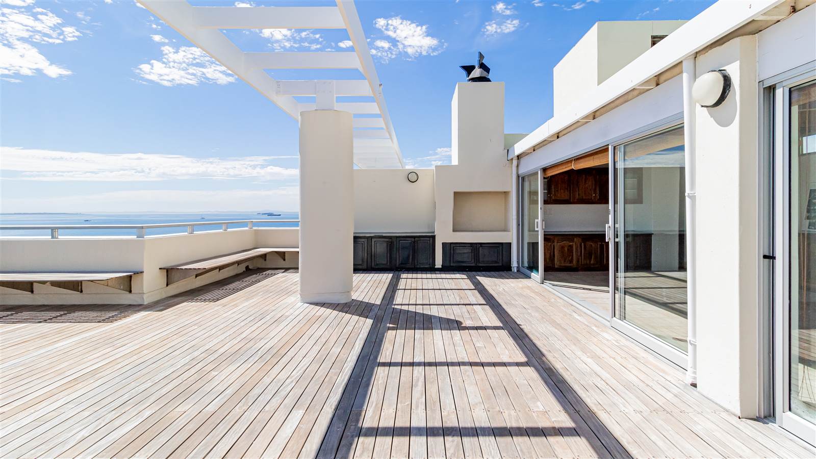 4 Bed Penthouse in Sea Point photo number 9