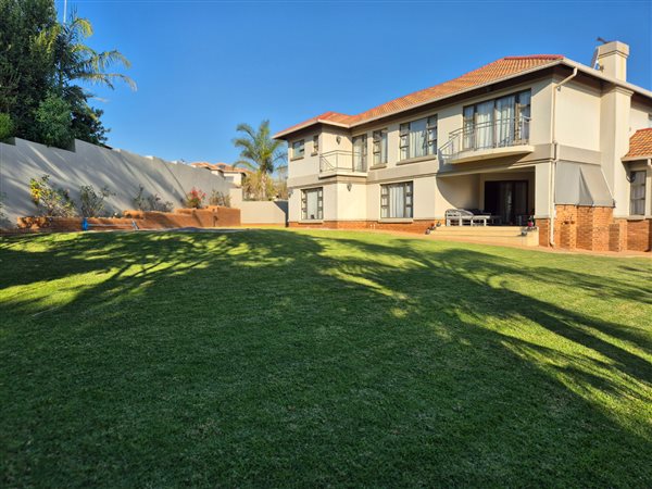 6 Bedroom House 6 Bedroom House