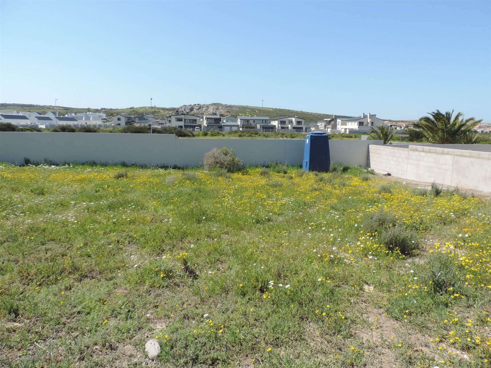 328 m² Land available in Waterfront photo number 3