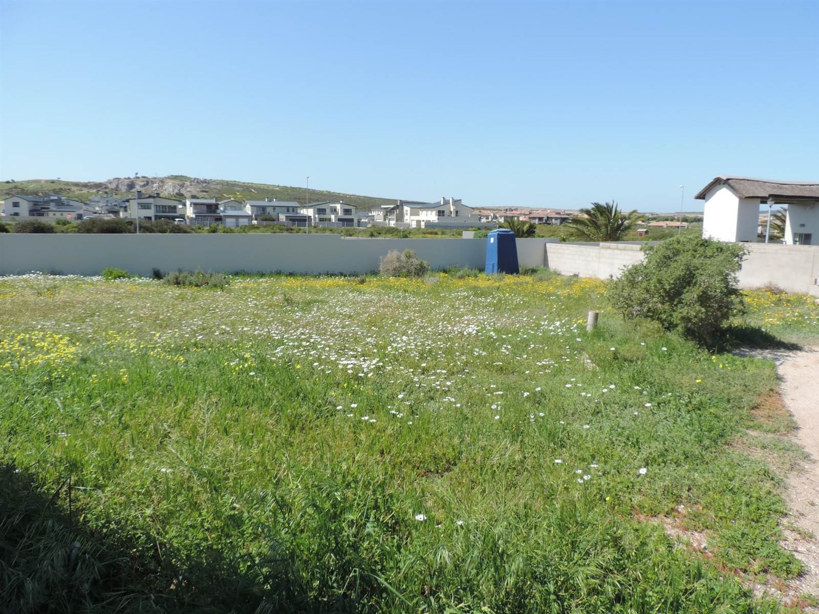 328 m² Land available in Waterfront photo number 2