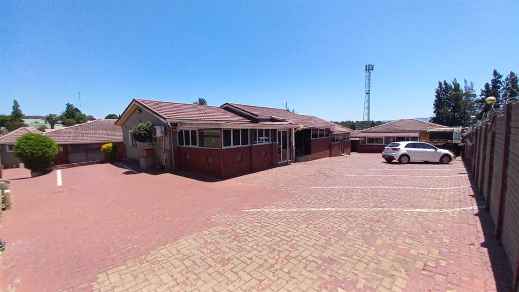 700  m² Commercial space in Southernwood photo number 4