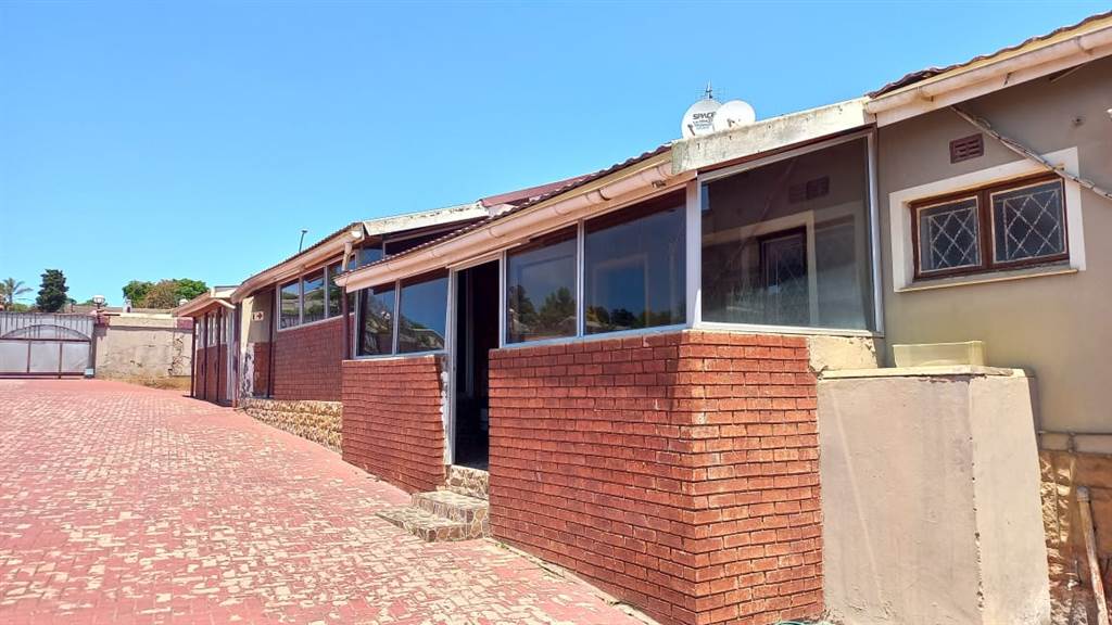 700  m² Commercial space in Southernwood photo number 6