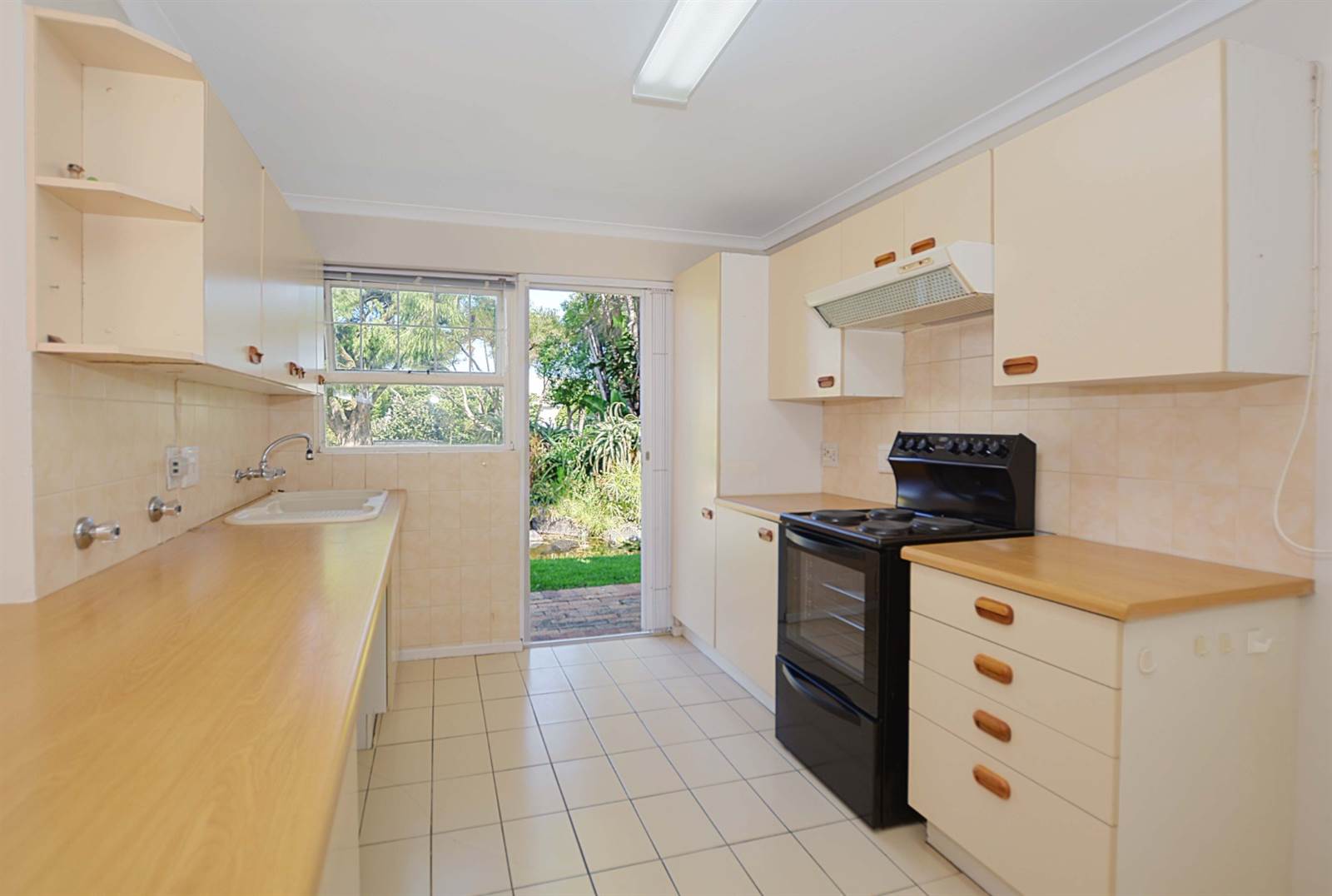 3 Bed Townhouse in Woodbridge Island photo number 22
