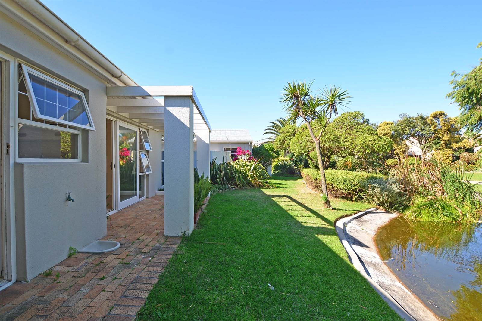 3 Bed Townhouse in Woodbridge Island photo number 6