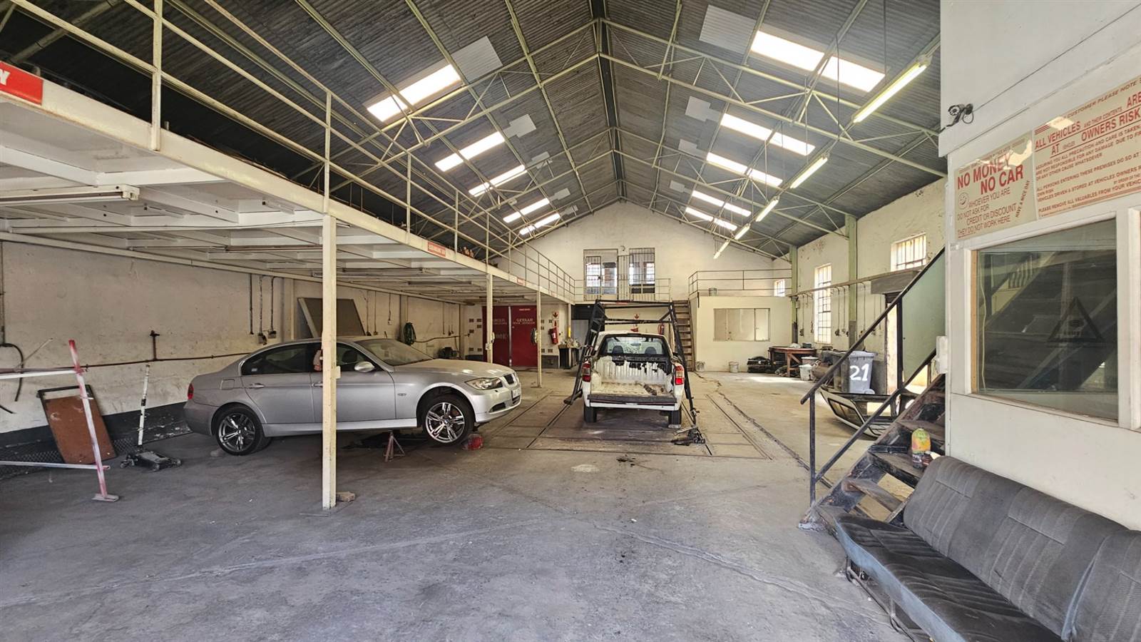 1  m² Industrial space in Bosmont photo number 2