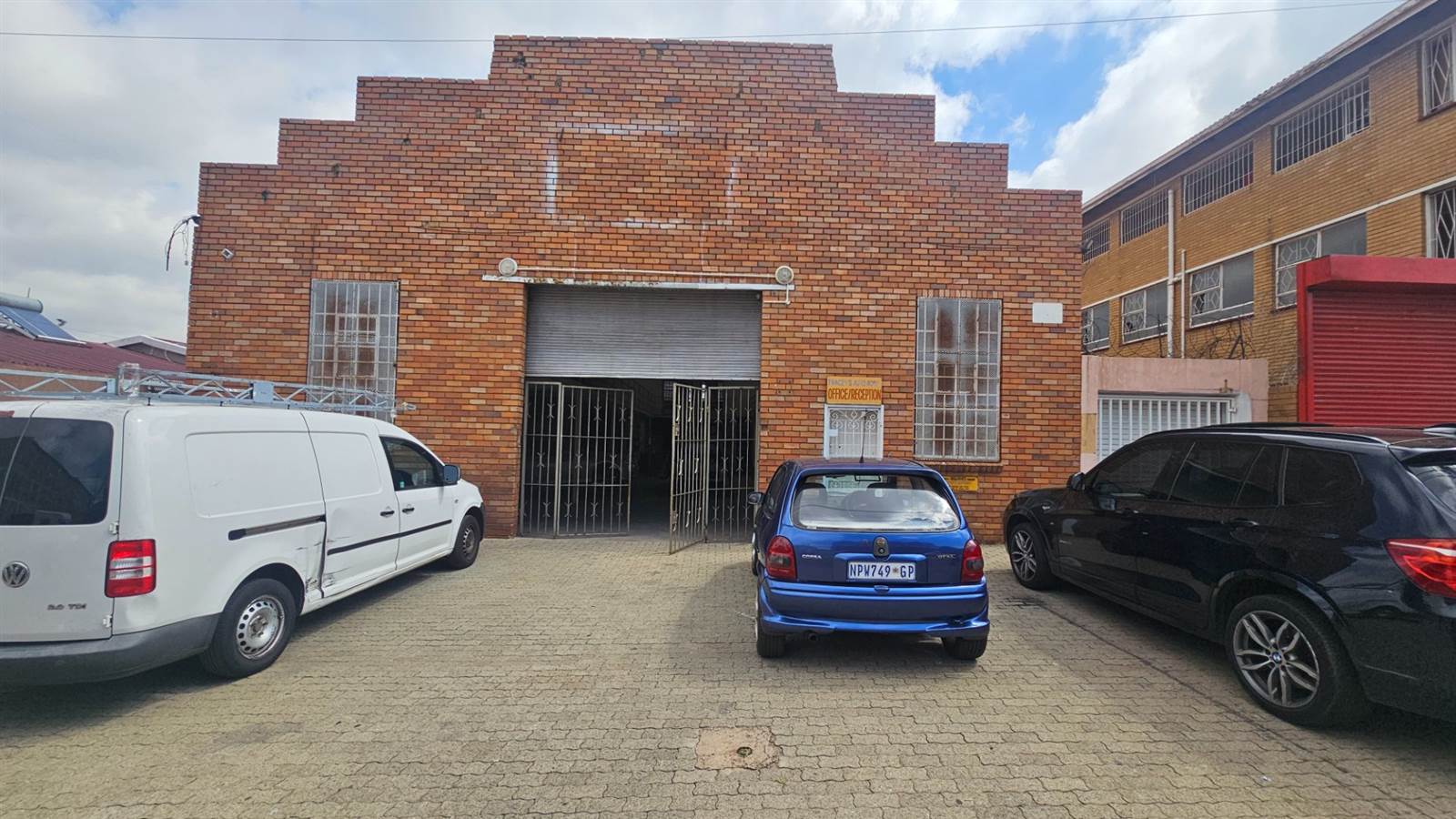 1  m² Industrial space in Bosmont photo number 1