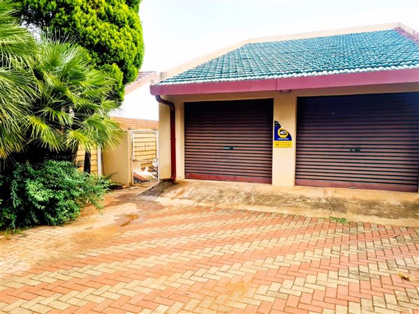 4 Bedroom House 4 Bedroom House